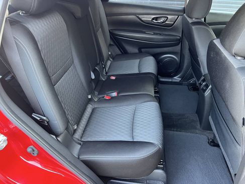 Used 2017 Nissan Rogue SV FWD image 18