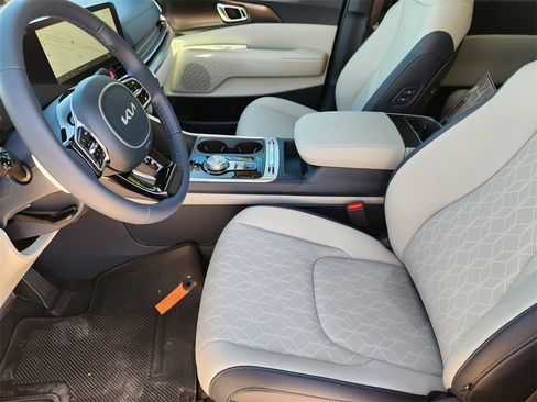 New 2026 Kia Carnival SX w/ SX Dark Edition Package image 9