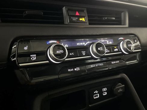 Used 2025 Honda Pilot Touring image 19