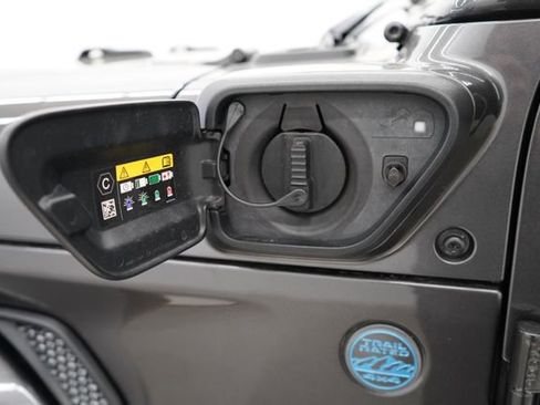 Used 2025 Jeep Wrangler Unlimited Sahara image 76