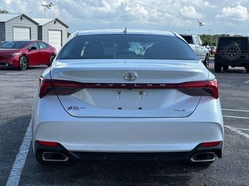 Used 2019 Toyota Avalon XLE w/ Moonroof Package FWD image 5