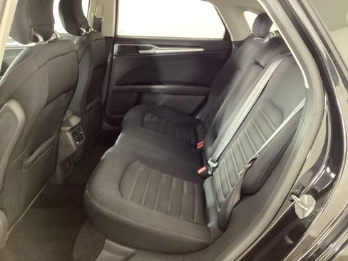 Used 2014 Ford Fusion SE FWD image 12