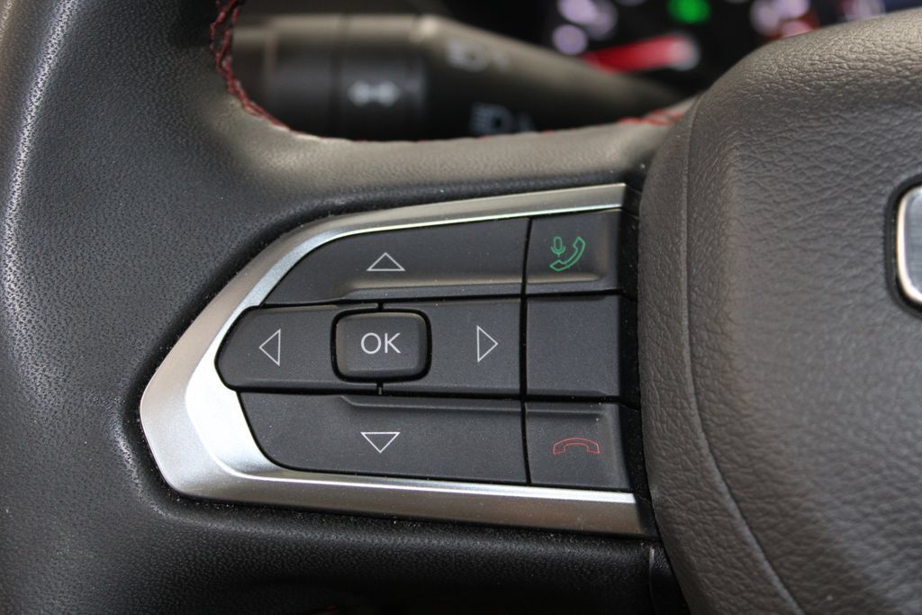 Used 2025 Jeep Compass Trailhawk AWD/4WD image 44