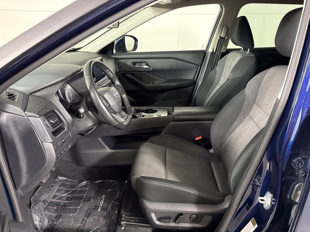 Used 2025 Nissan Rogue SV FWD image 31