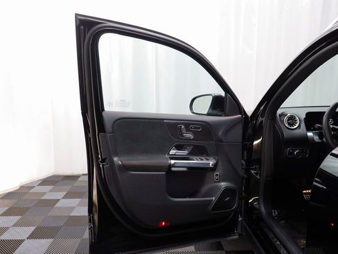 Used 2025 Mercedes-Benz GLB 35 AMG 4MATIC image 4