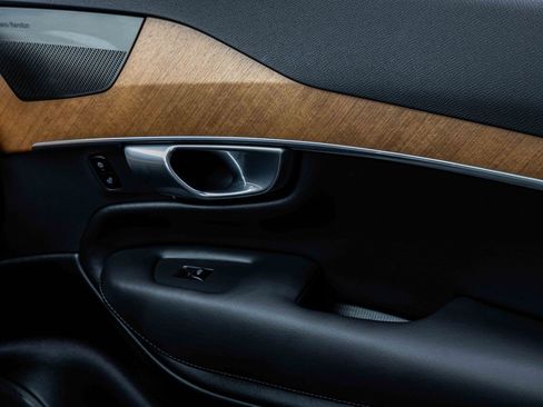 Used 2024 Volvo XC90 B6 Plus image 15