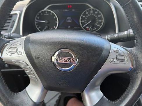 Used 2018 Nissan Murano SV FWD image 11