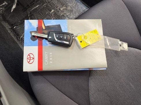 Used 2018 Toyota Camry LE FWD image 31