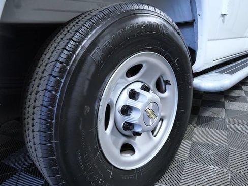 Used 2025 Chevrolet Express 2500 w/ Driver Convenience Package RWD image 8