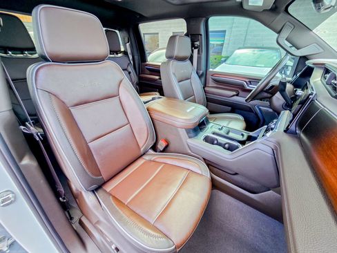 Used 2024 GMC Sierra 3500 Denali w/ Technology Package image 28