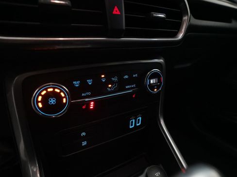 Used 2019 Ford EcoSport SE w/ SE Convenience Package image 19