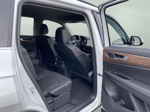 New 2026 Volkswagen Atlas SE image 18