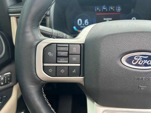 Used 2024 Ford Expedition Limited AWD/4WD image 17