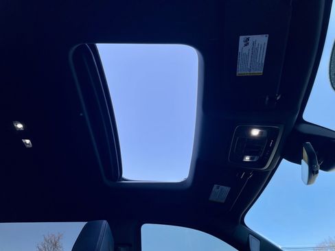 Used 2022 Chevrolet Silverado 1500 High Country w/ High Country Premium Package image 17