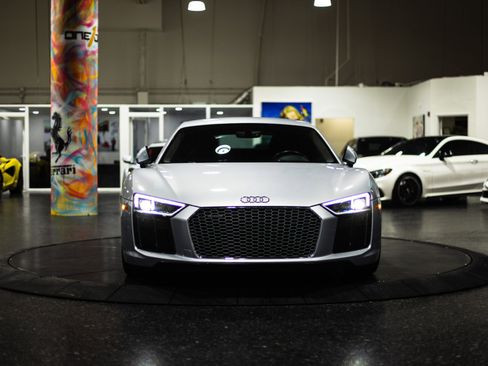 Used 2017 Audi R8 V10 w/ Carbon Exterior Package image 17