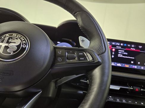Used 2025 Alfa Romeo Tonale Veloce w/ Premium Package image 19