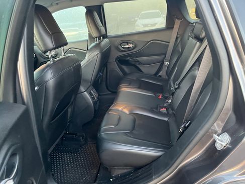 Used 2020 Jeep Cherokee Latitude Plus image 7