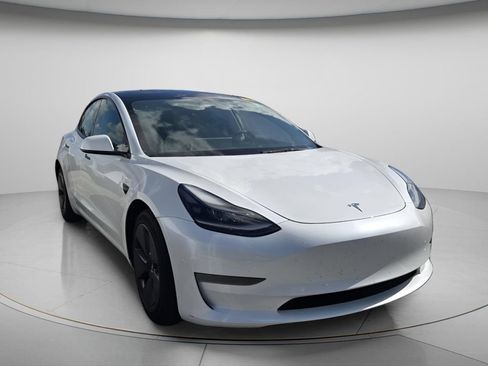 Used 2023 Tesla Model 3 Standard Range RWD image 4
