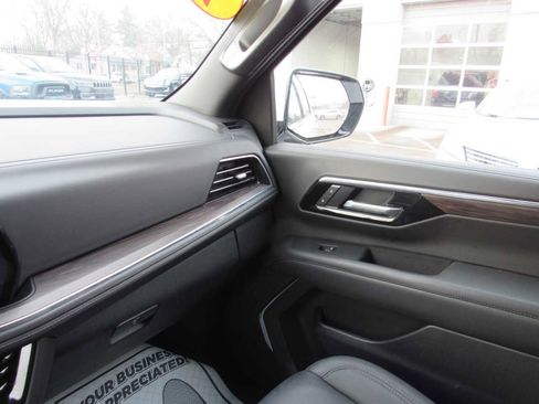Used 2025 Chevrolet Tahoe LT AWD/4WD image 17