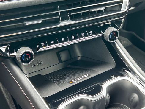 New 2026 Chevrolet Traverse RS w/ LPO, Floor Liner Package FWD image 25