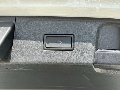 Used 2024 Volkswagen Atlas Peak Edition SE AWD/4WD image 24