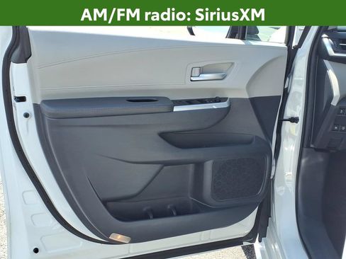 Used 2024 Toyota Sienna XLE FWD image 16