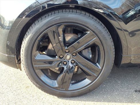 Certified 2024 Land Rover Discovery Dynamic SE image 9