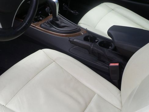 Used 2009 BMW 128i Convertible image 32