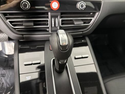 Certified 2026 Porsche Macan S AWD/4WD image 33