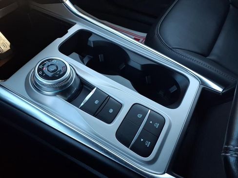 Certified 2023 Ford Explorer XLT w/ Equipment Group 202A image 15