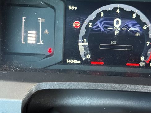 Used 2024 Toyota Tacoma SR5 AWD/4WD image 34