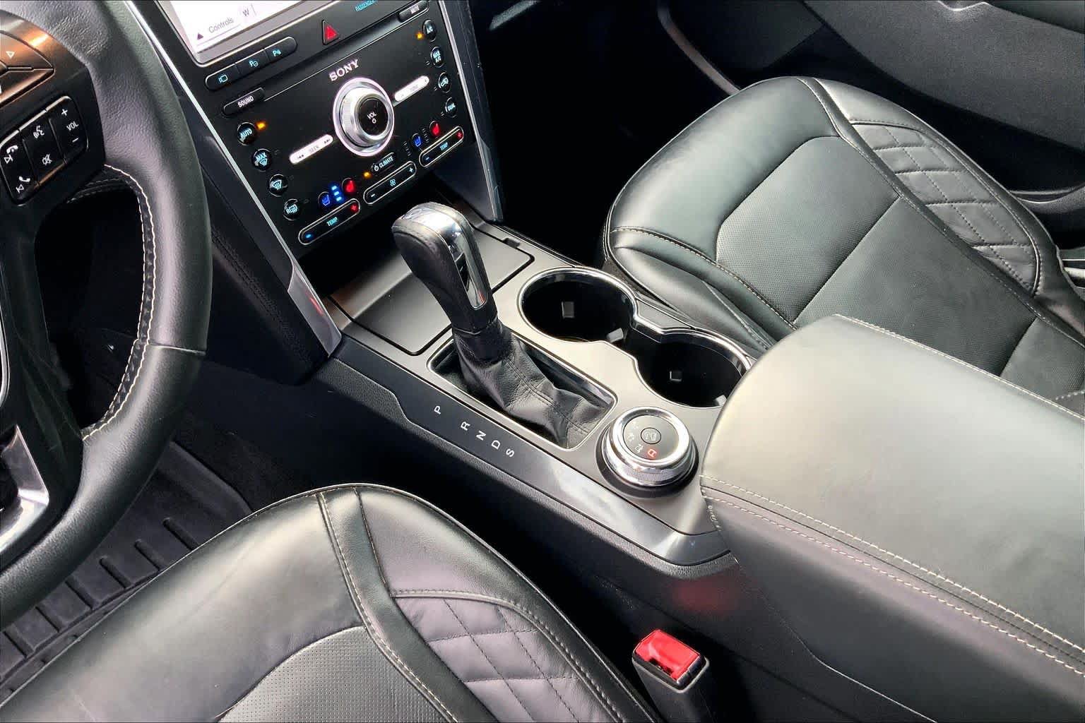 Used 2019 Ford Explorer Platinum AWD/4WD image 16