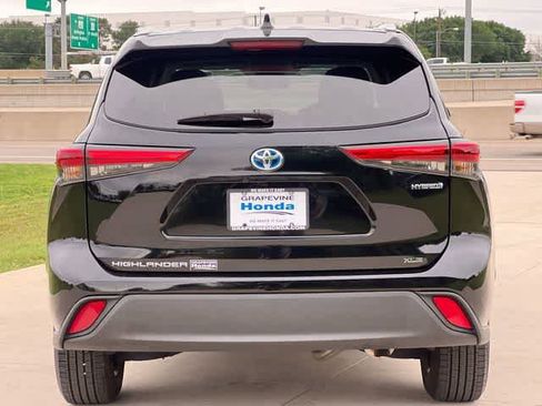 Used 2023 Toyota Highlander XLE FWD image 6