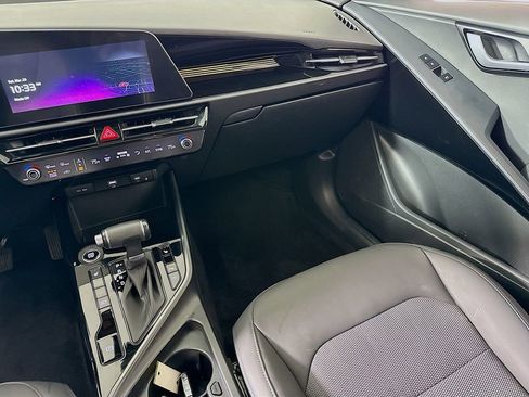 Used 2023 Kia Niro EX image 23