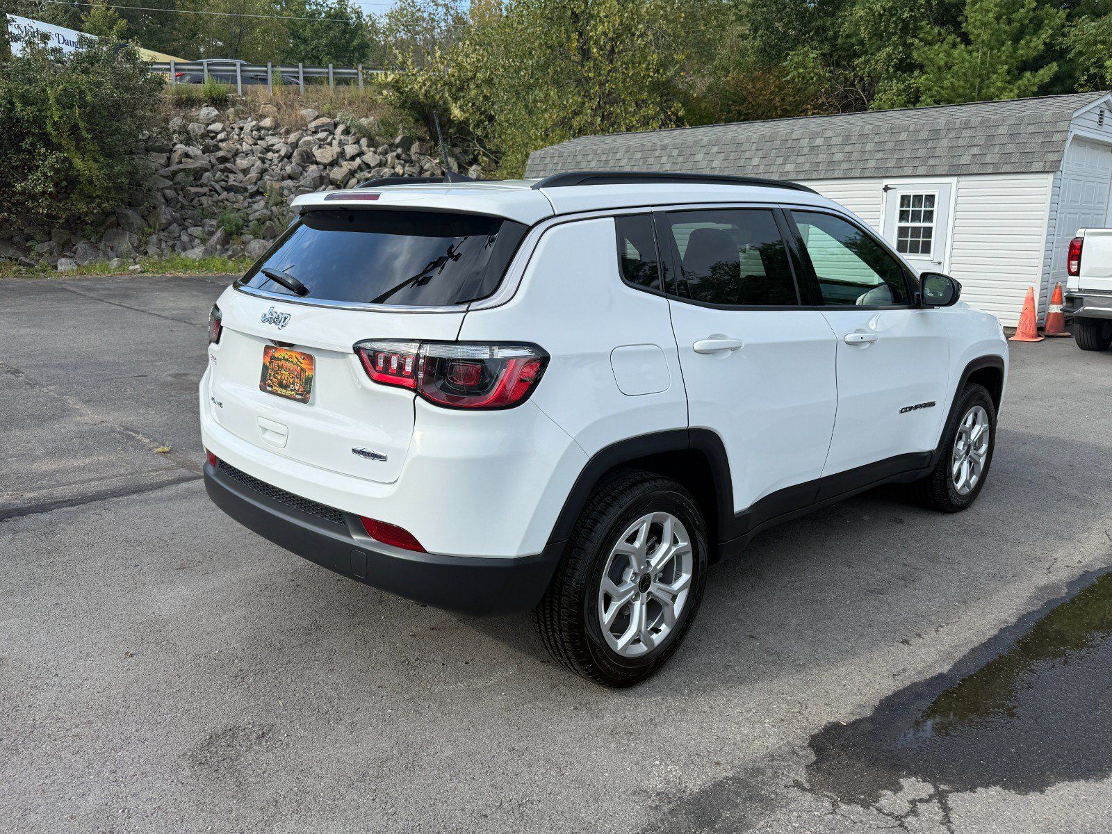 Used 2025 Jeep Compass Latitude AWD/4WD image 5