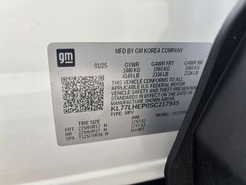 Used 2025 Chevrolet Trax LT FWD image 29