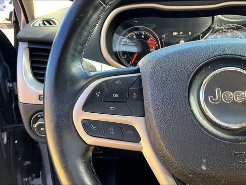 Used 2017 Jeep Cherokee Latitude w/ Cold Weather Group image 13