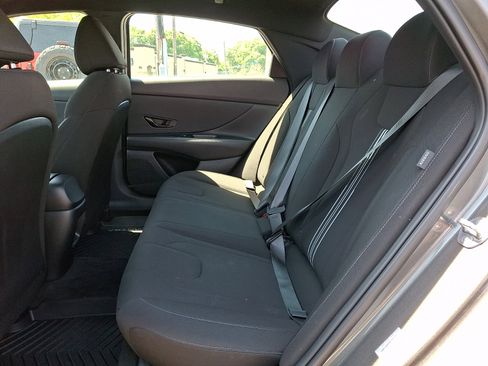 Used 2025 Hyundai Elantra Sport FWD image 11