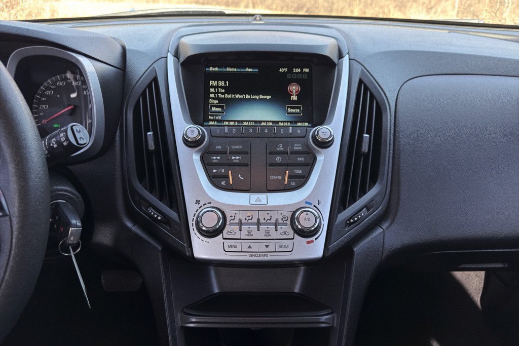 Used 2017 Chevrolet Equinox LS FWD image 4
