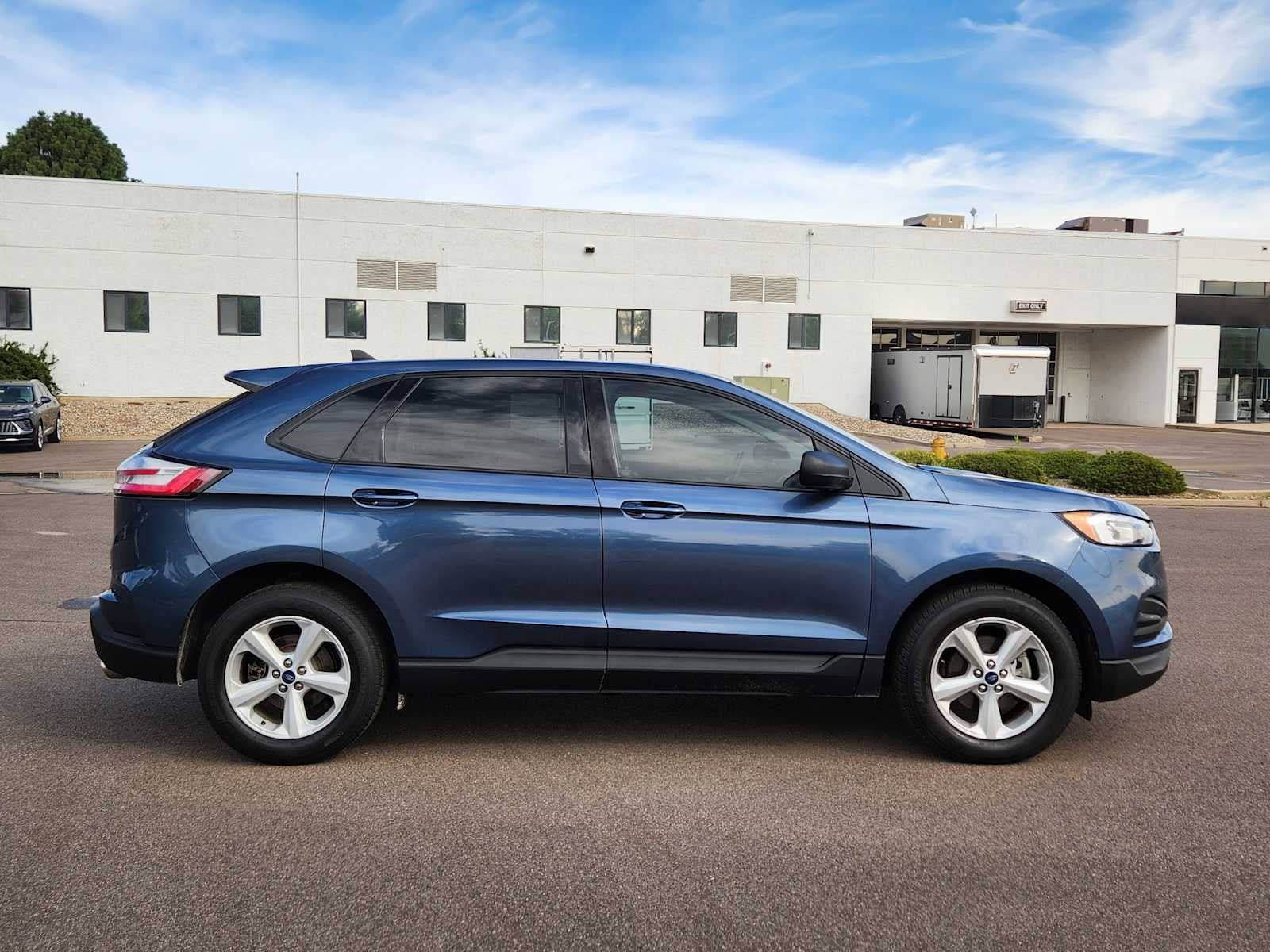 Used 2019 Ford Edge SE FWD image 2