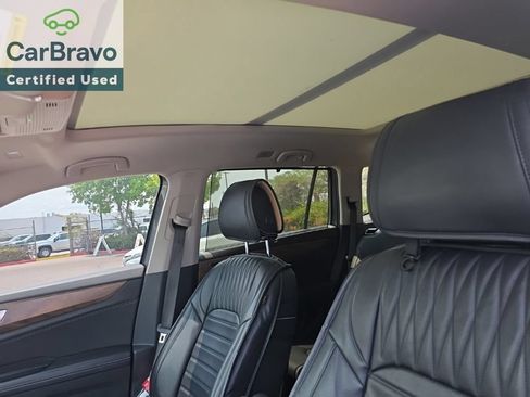 Used 2025 Volkswagen Atlas SE w/ Panoramic Sunroof Package AWD/4WD image 14