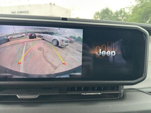 Used 2025 Jeep Wrangler Sahara AWD/4WD image 11