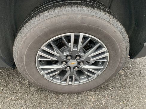 Used 2024 Chevrolet Traverse LT image 10