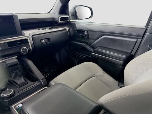 Certified 2024 Toyota Tacoma SR5 AWD/4WD image 21