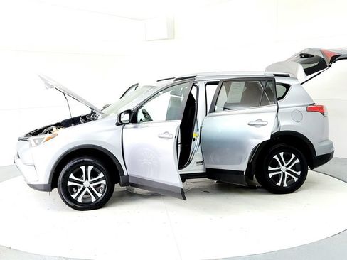 Used 2016 Toyota RAV4 LE AWD/4WD image 10
