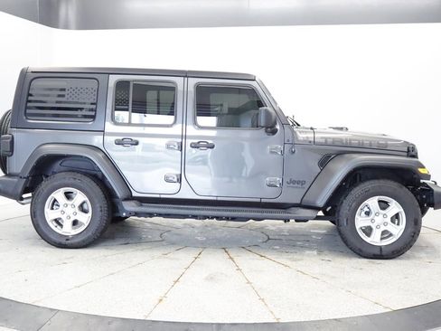 Used 2020 Jeep Renegade Latitude w/ Cold Weather Group AWD/4WD image 8