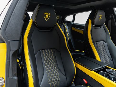 Used 2025 Lamborghini Urus SE AWD/4WD image 45