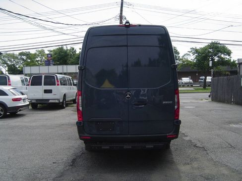 Used 2021 Mercedes-Benz Sprinter 2500 image 5