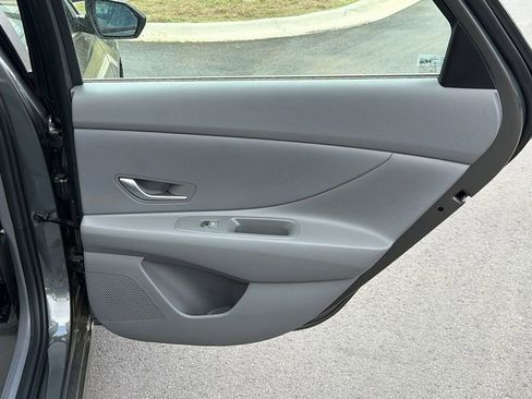 New 2026 Hyundai Elantra SE FWD image 17