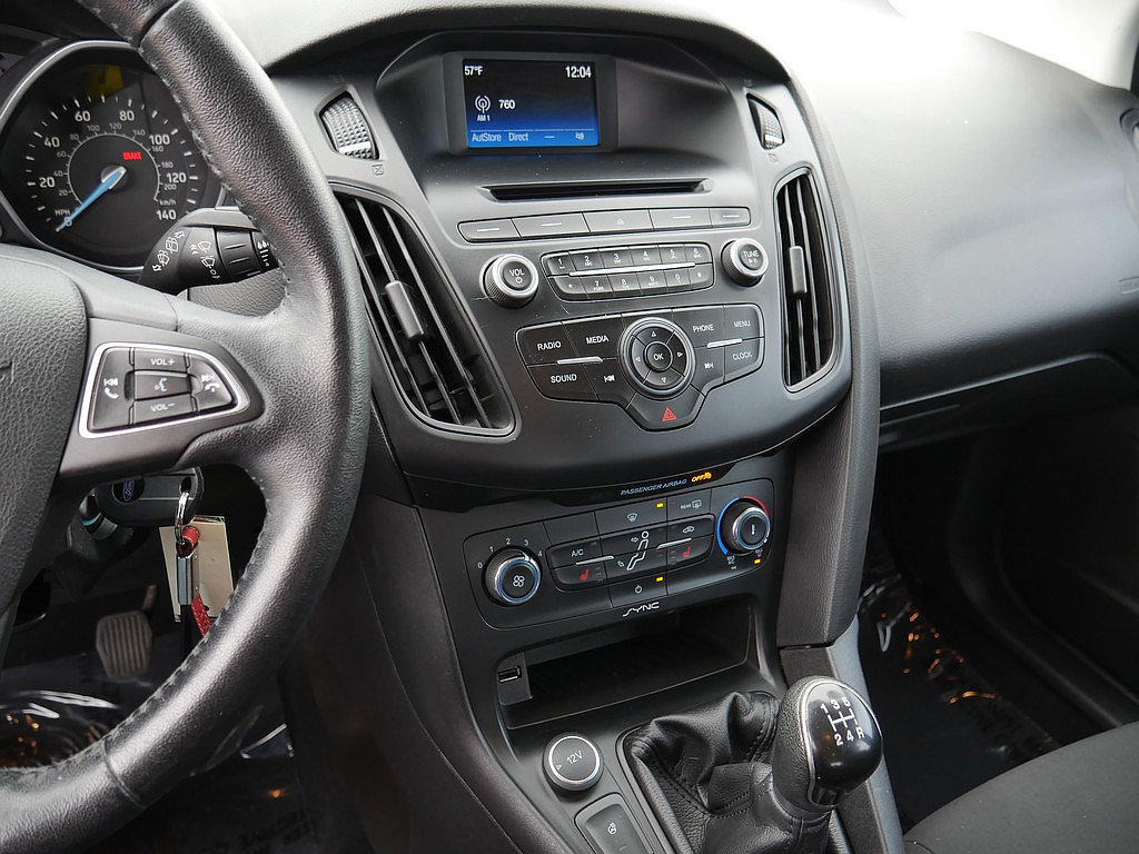 Used 2016 Ford Focus SE w/ SE Cold Weather Package FWD image 34